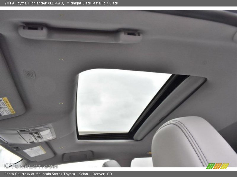 Midnight Black Metallic / Black 2019 Toyota Highlander XLE AWD