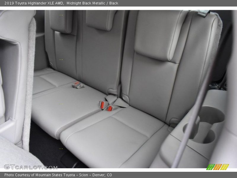 Midnight Black Metallic / Black 2019 Toyota Highlander XLE AWD