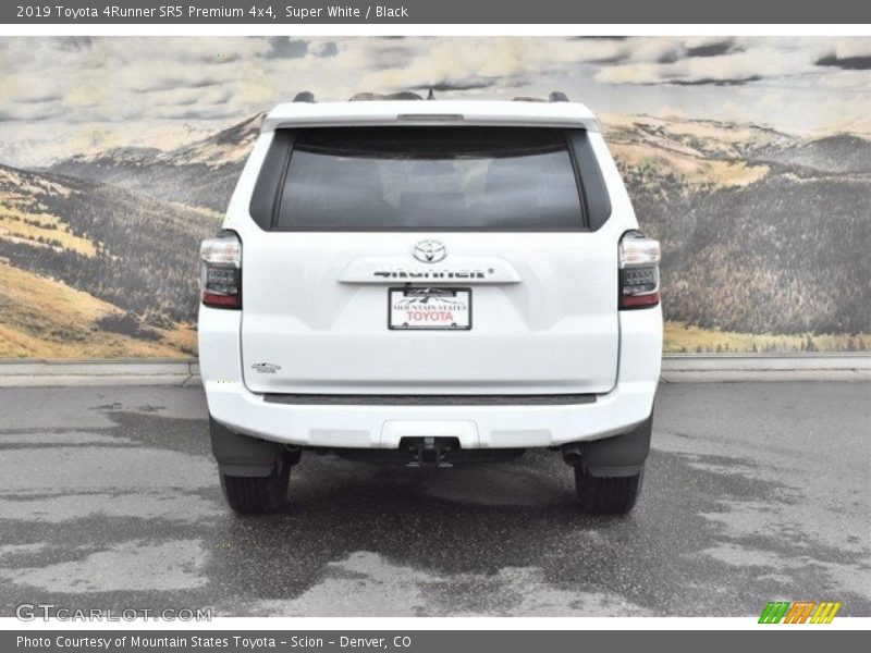 Super White / Black 2019 Toyota 4Runner SR5 Premium 4x4
