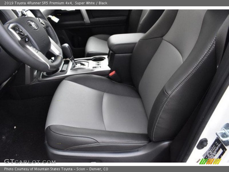 Super White / Black 2019 Toyota 4Runner SR5 Premium 4x4