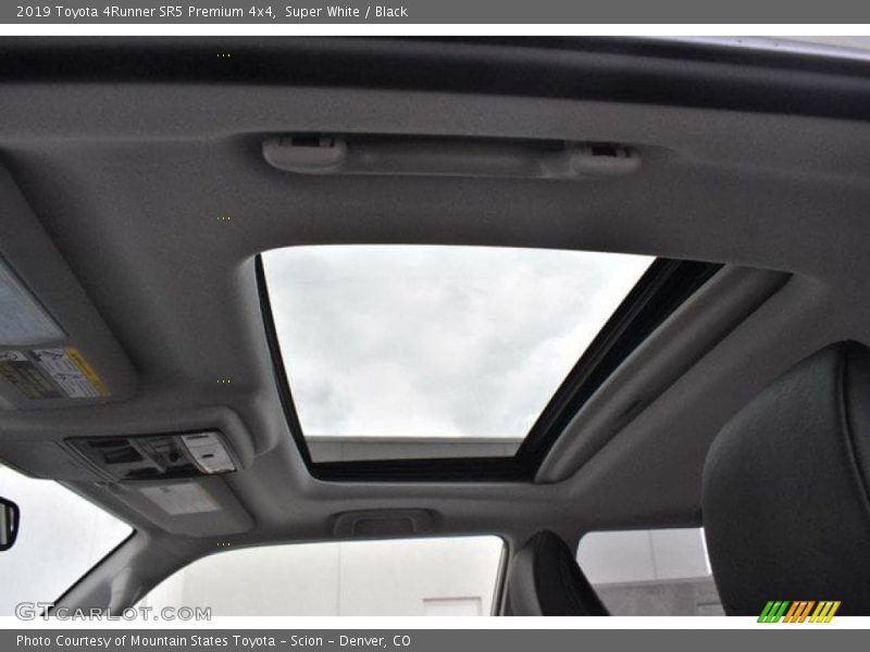 Super White / Black 2019 Toyota 4Runner SR5 Premium 4x4