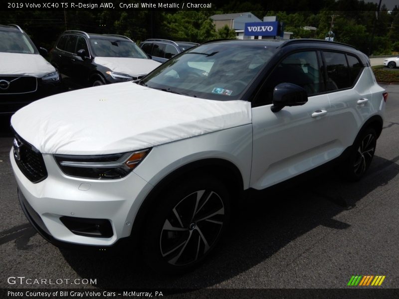 Crystal White Metallic / Charcoal 2019 Volvo XC40 T5 R-Design AWD