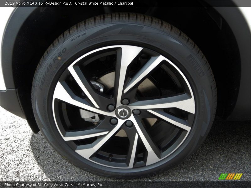 Crystal White Metallic / Charcoal 2019 Volvo XC40 T5 R-Design AWD