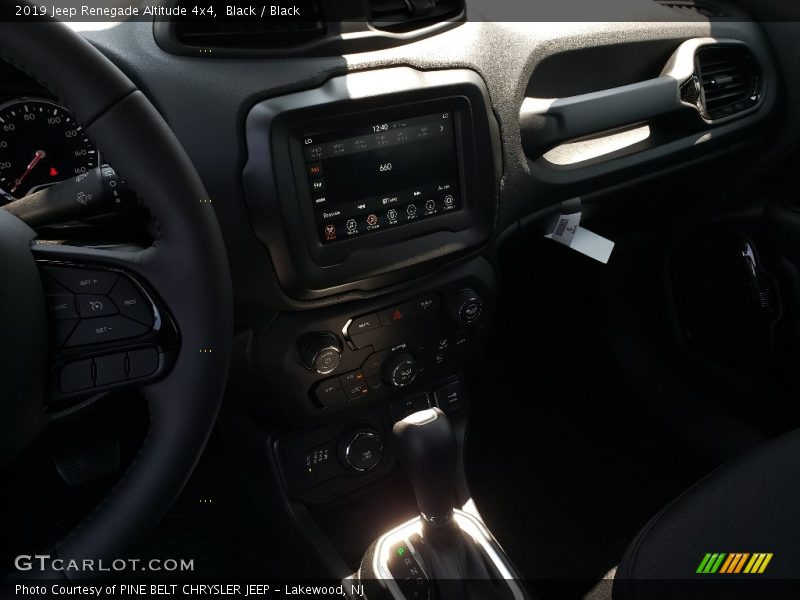Black / Black 2019 Jeep Renegade Altitude 4x4