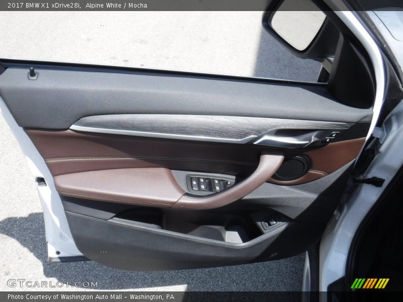 Alpine White / Mocha 2017 BMW X1 xDrive28i