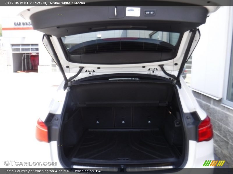 Alpine White / Mocha 2017 BMW X1 xDrive28i