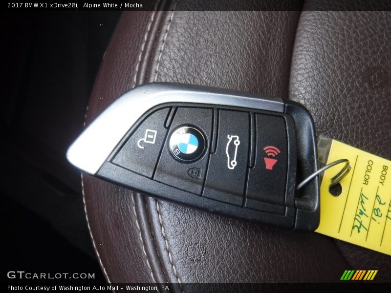 Alpine White / Mocha 2017 BMW X1 xDrive28i