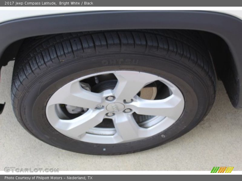 Bright White / Black 2017 Jeep Compass Latitude