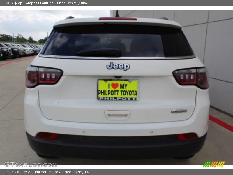 Bright White / Black 2017 Jeep Compass Latitude