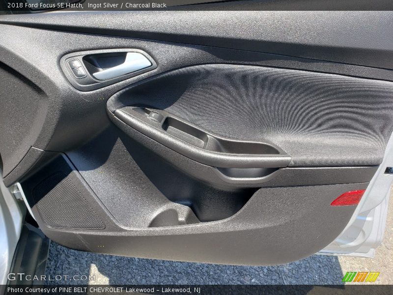 Ingot Silver / Charcoal Black 2018 Ford Focus SE Hatch