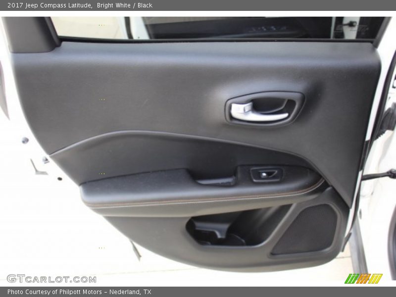 Bright White / Black 2017 Jeep Compass Latitude