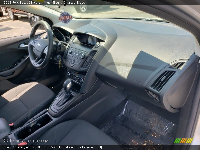 Ingot Silver / Charcoal Black 2018 Ford Focus SE Hatch