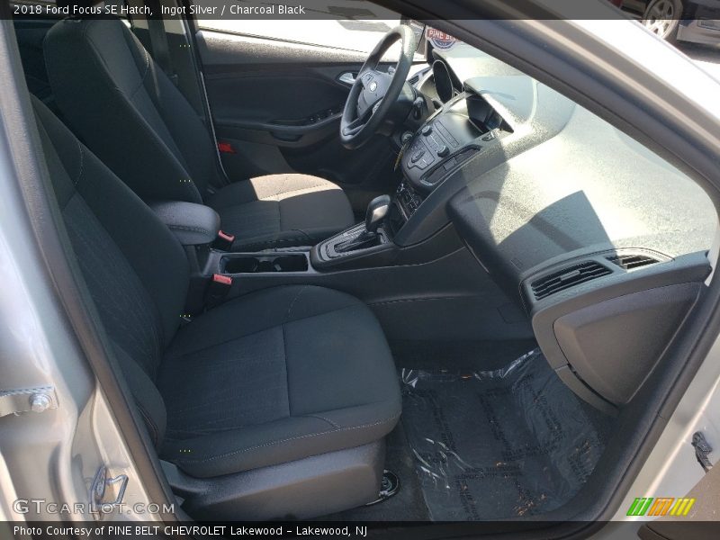 Ingot Silver / Charcoal Black 2018 Ford Focus SE Hatch