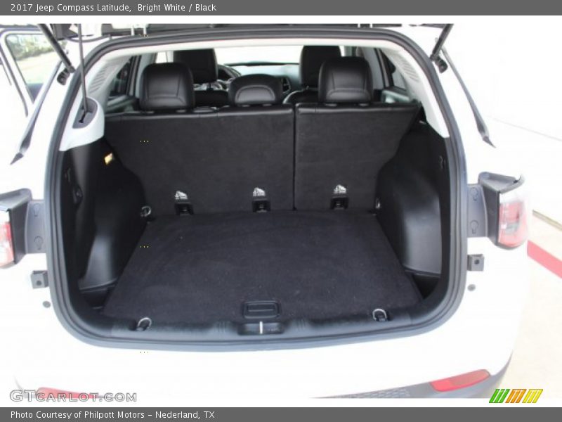 Bright White / Black 2017 Jeep Compass Latitude