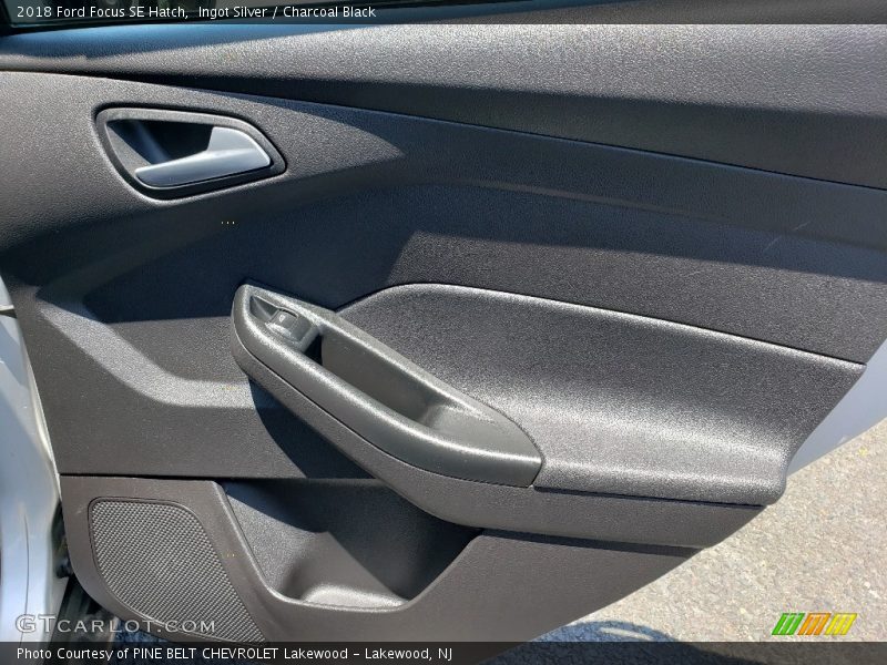 Ingot Silver / Charcoal Black 2018 Ford Focus SE Hatch
