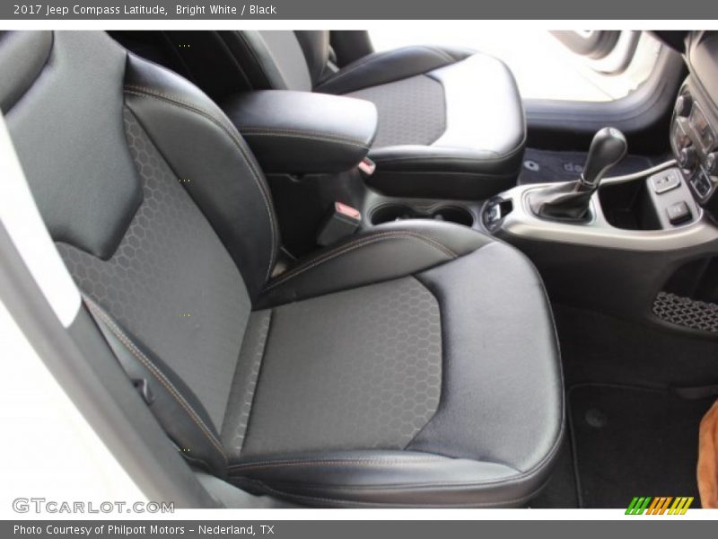 Bright White / Black 2017 Jeep Compass Latitude