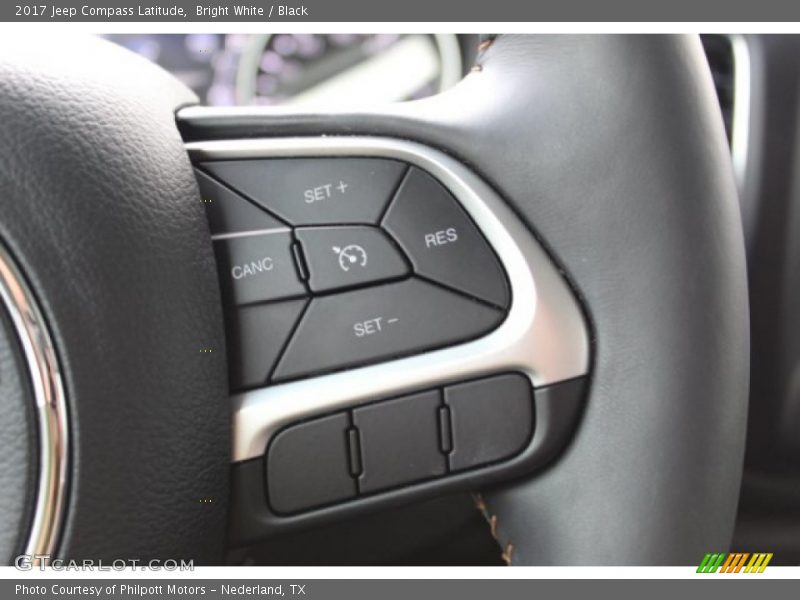 Bright White / Black 2017 Jeep Compass Latitude