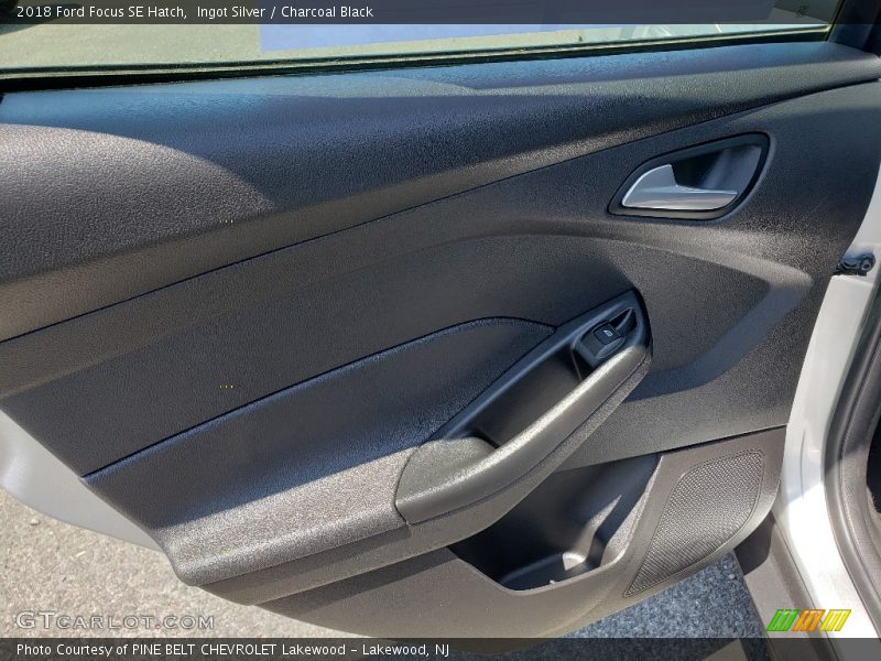 Ingot Silver / Charcoal Black 2018 Ford Focus SE Hatch