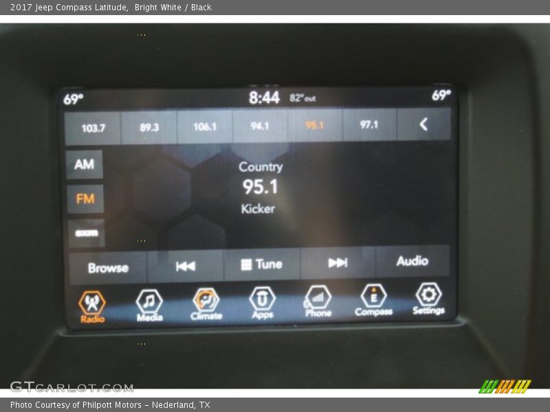 Bright White / Black 2017 Jeep Compass Latitude