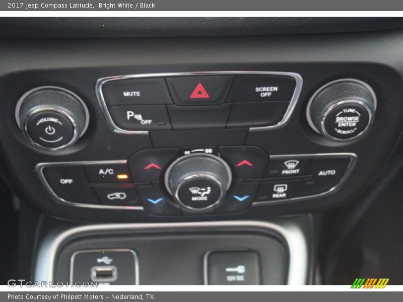 Bright White / Black 2017 Jeep Compass Latitude