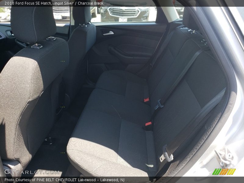 Ingot Silver / Charcoal Black 2018 Ford Focus SE Hatch