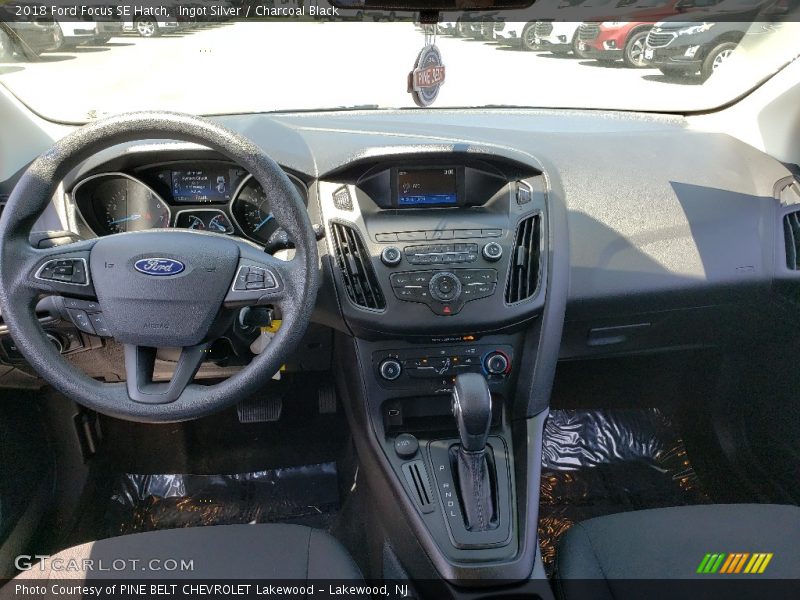 Ingot Silver / Charcoal Black 2018 Ford Focus SE Hatch