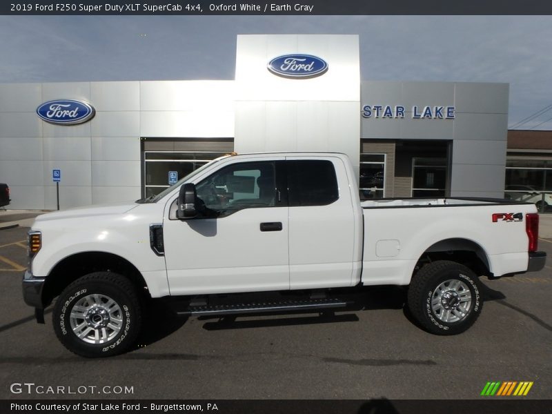Oxford White / Earth Gray 2019 Ford F250 Super Duty XLT SuperCab 4x4