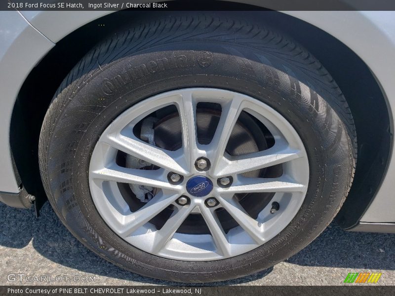 Ingot Silver / Charcoal Black 2018 Ford Focus SE Hatch