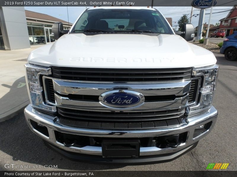 Oxford White / Earth Gray 2019 Ford F250 Super Duty XLT SuperCab 4x4