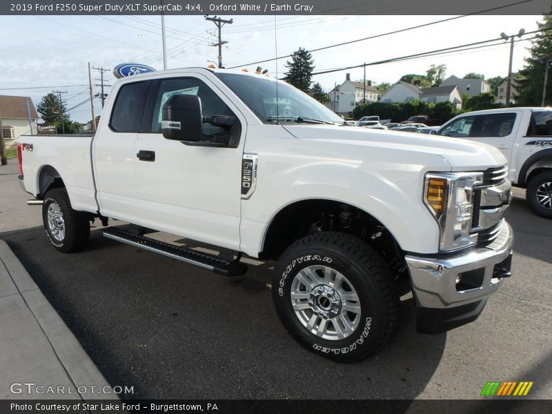 Oxford White / Earth Gray 2019 Ford F250 Super Duty XLT SuperCab 4x4