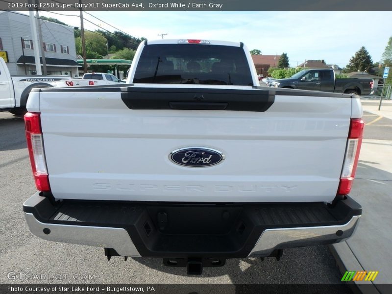 Oxford White / Earth Gray 2019 Ford F250 Super Duty XLT SuperCab 4x4