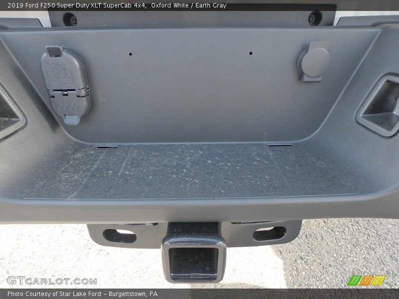 Oxford White / Earth Gray 2019 Ford F250 Super Duty XLT SuperCab 4x4