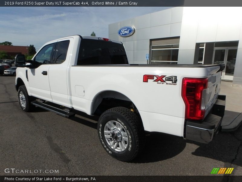 Oxford White / Earth Gray 2019 Ford F250 Super Duty XLT SuperCab 4x4