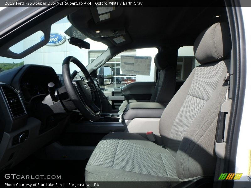 Oxford White / Earth Gray 2019 Ford F250 Super Duty XLT SuperCab 4x4
