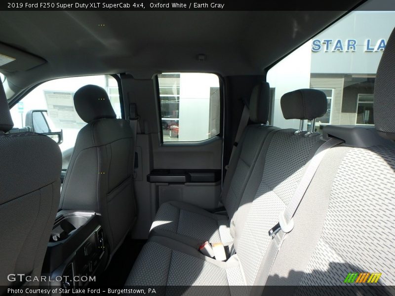 Oxford White / Earth Gray 2019 Ford F250 Super Duty XLT SuperCab 4x4