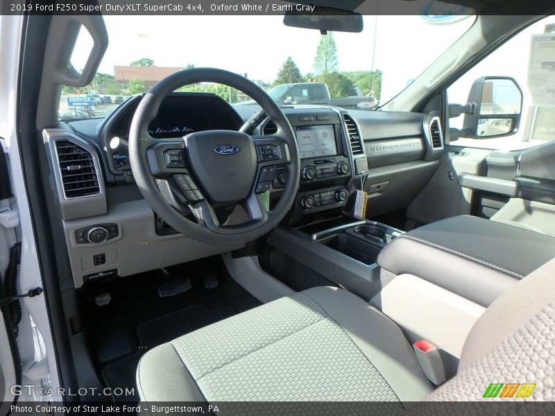 Oxford White / Earth Gray 2019 Ford F250 Super Duty XLT SuperCab 4x4
