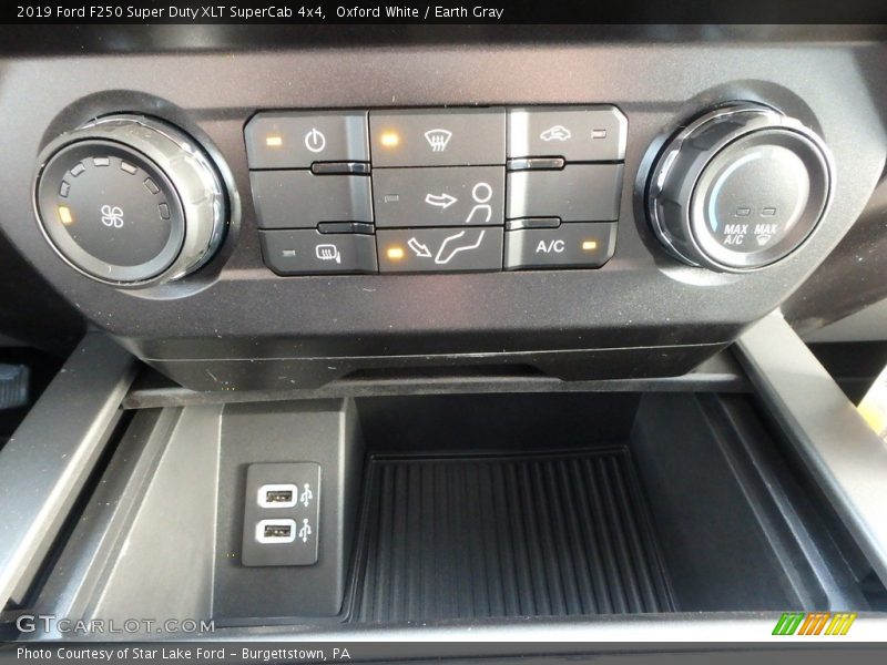 Oxford White / Earth Gray 2019 Ford F250 Super Duty XLT SuperCab 4x4