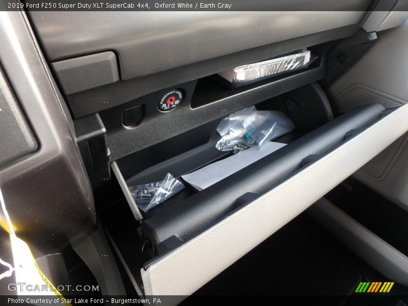 Oxford White / Earth Gray 2019 Ford F250 Super Duty XLT SuperCab 4x4