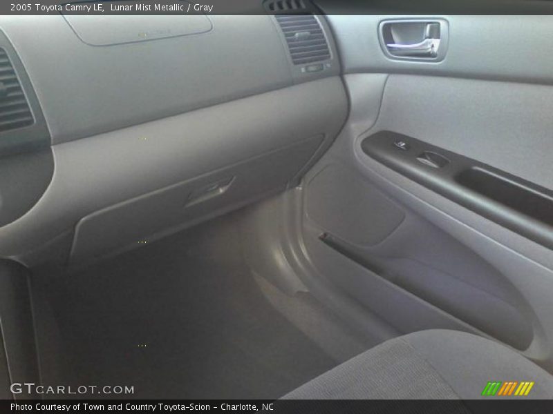 Lunar Mist Metallic / Gray 2005 Toyota Camry LE
