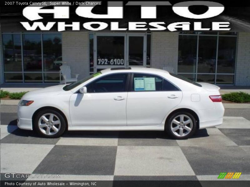 Super White / Dark Charcoal 2007 Toyota Camry SE