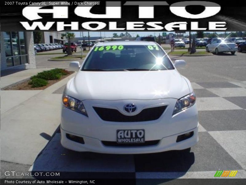 Super White / Dark Charcoal 2007 Toyota Camry SE