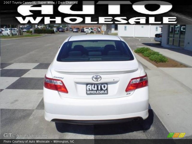 Super White / Dark Charcoal 2007 Toyota Camry SE