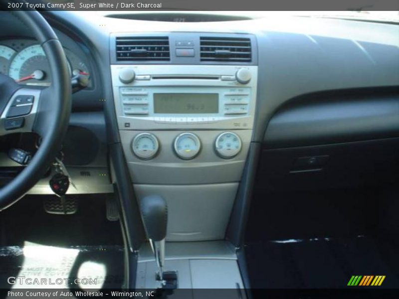 Super White / Dark Charcoal 2007 Toyota Camry SE