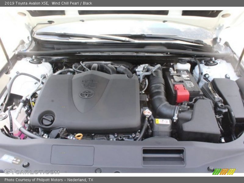 Wind Chill Pearl / Black 2019 Toyota Avalon XSE