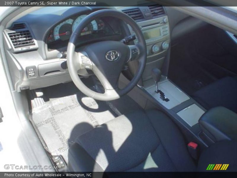Super White / Dark Charcoal 2007 Toyota Camry SE