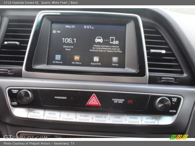 Quartz White Pearl / Black 2019 Hyundai Sonata SE