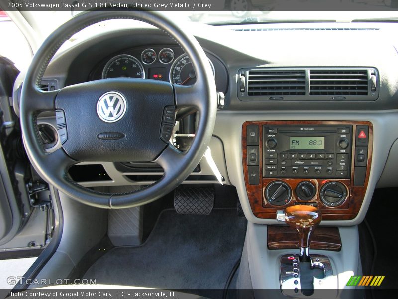 United Grey Metallic / Grey 2005 Volkswagen Passat GLS 1.8T Sedan