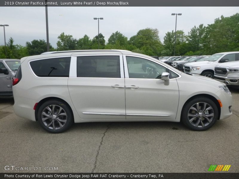 Luxury White Pearl / Deep Mocha/Black 2019 Chrysler Pacifica Limited