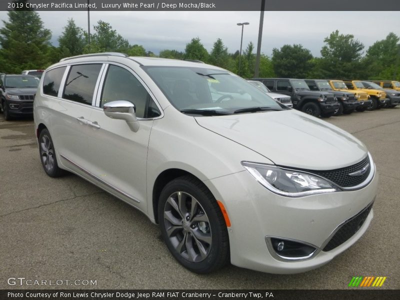 Front 3/4 View of 2019 Pacifica Limited