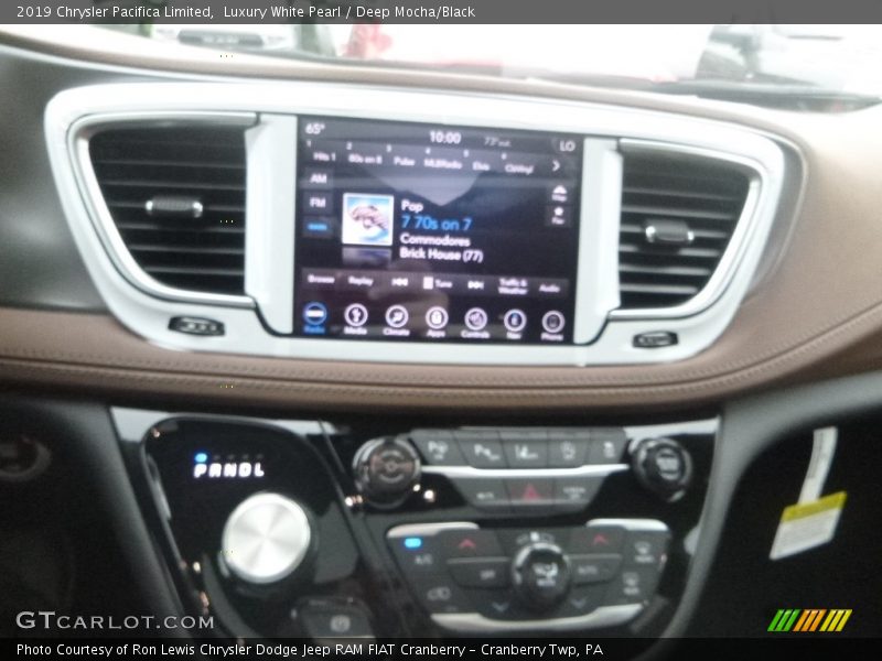 Luxury White Pearl / Deep Mocha/Black 2019 Chrysler Pacifica Limited